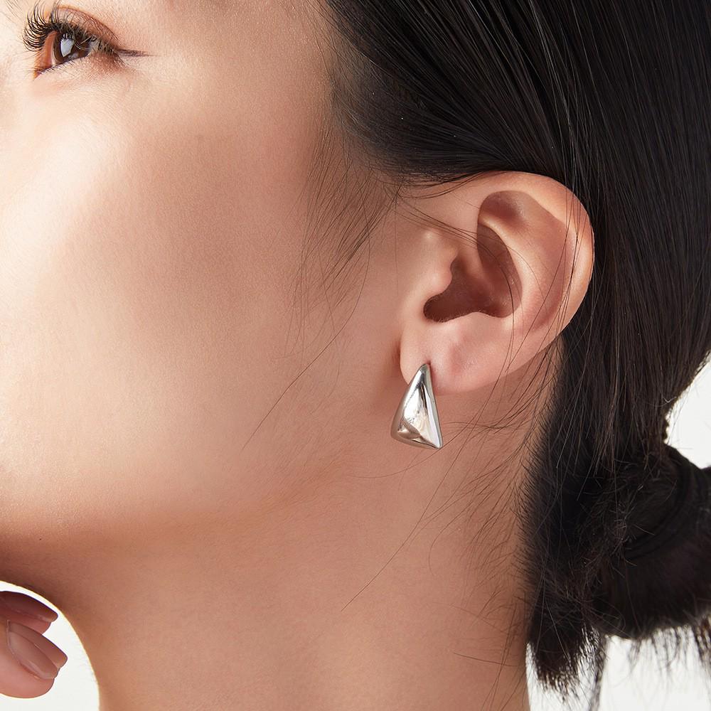 Qiong Yao Geometric Triangle Titanium Steel Stud Earrings - Elegant European & American Style, Everyday Versatile Jewelry.