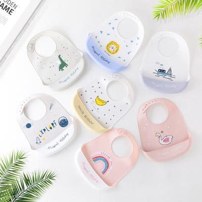 Bavaglino in silicone Bavaglino impermeabile con saliva che gocciola Bavaglini a banana Cartoon Alimentazione neonato Grembiuli commestibili morbidi Sciarpa del burp regolabile per bambini