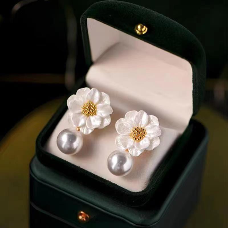 S925 Silver Needle Acrylic Flower Pearl Stud Earrings - Sweet, Elegant, Trendy, and Versatile Accessories.