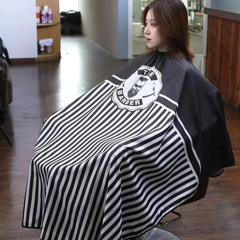 Capa de Corte Antiestática Antiaderente: Uso Profissional em Barbearia e Salão