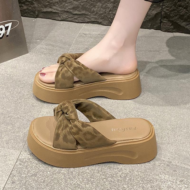 

Однословные шлепанцы на платформе женские модные 2025 лето с юбками сандалии-маффины 40 коричневый