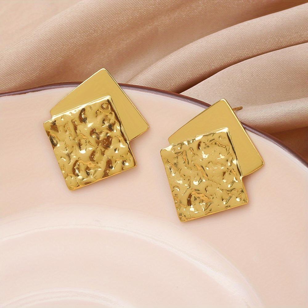 Boucles d'oreilles carrées pliées irrégulières à la mode, Boucles d'oreilles et bijoux exclusifs pour femmes, Boucles d'oreilles et accessoires personnalisés pour les trajets quotidiens.