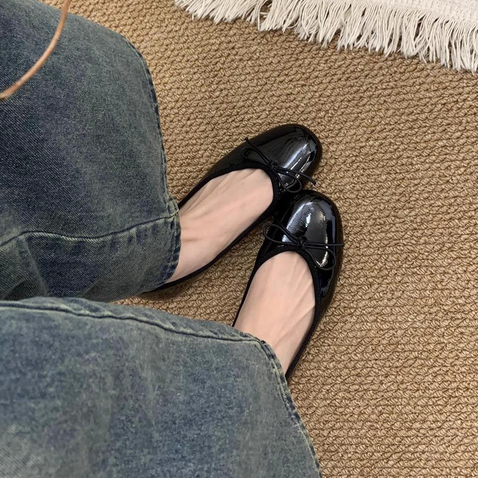 Patent leather flat bottom red round head shallow mouth spring and autumn new French fairy evening breeze gentle pedal lazy bean shoes