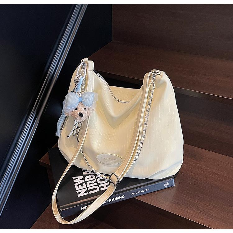 

Premium texture niche commuter chain shoulder bag women s 2025 spring and summer new versatile large-capacity messenger bag