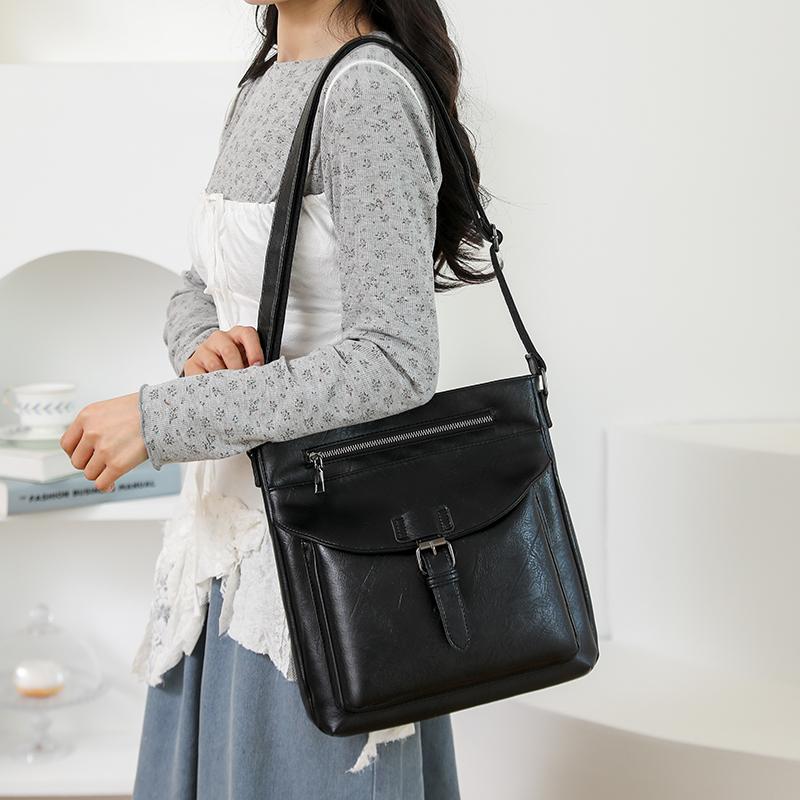 Lightweight Retro Messenger Bag Women's Bag Large Capacity Crossbody Bag PU Shoulder Bag