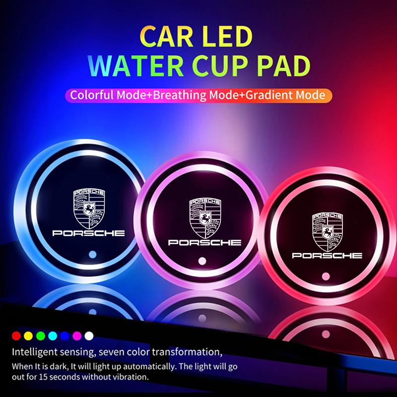 2 Pezzi Luci d'Atmosfera LED Sottobicchiere per Auto Tappetino Porta Tazza Acqua 7 Colori Ricarica USB Per Porsche Cayenne Panamera Macan 911 718 Boxster