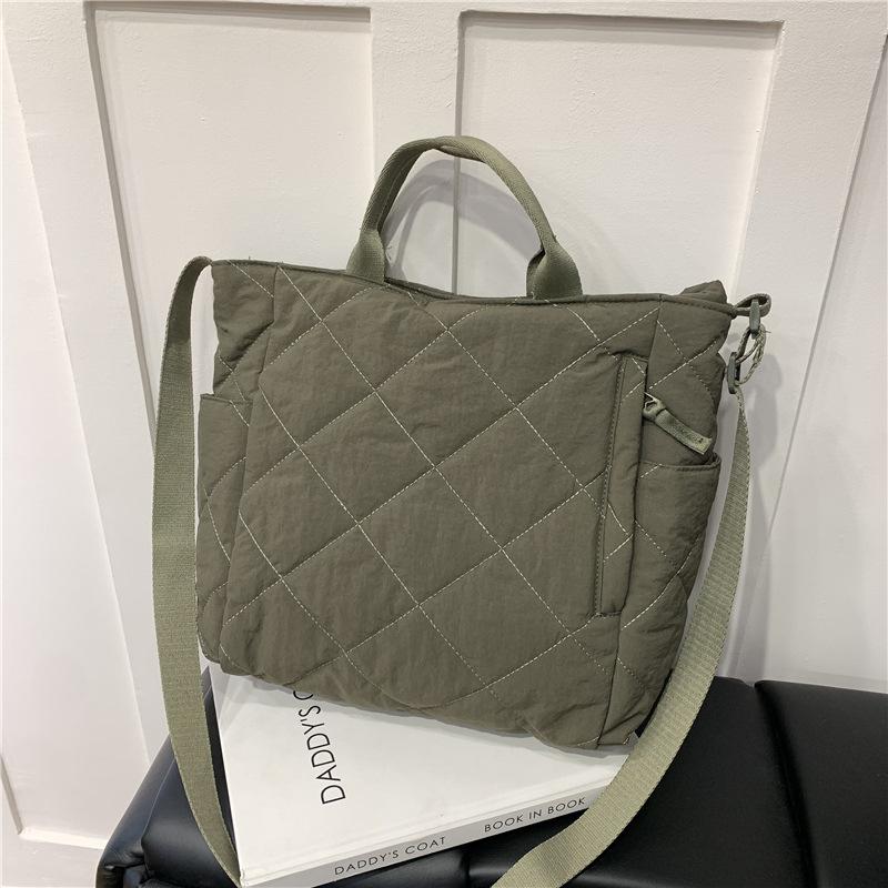 Going out for leisure Large capacity rhombus cotton bag New women's bag Fashion commuter shoulder messenger bag Portable tote bag