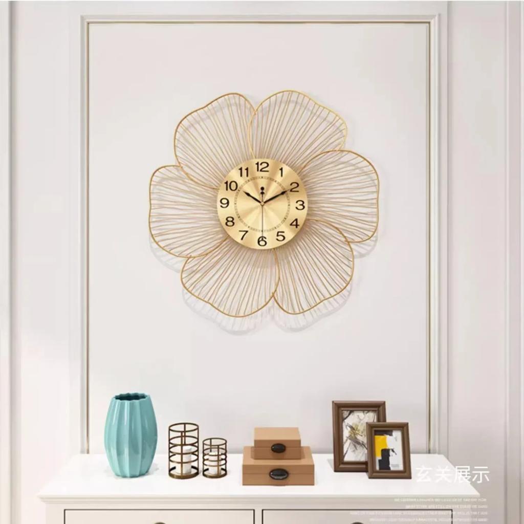 Golden Metal Flower Shape Wall Clocks Simplicity Fashion Modern Home Furnishings Living Room Restaurant Decorate Mute Wall Watch
