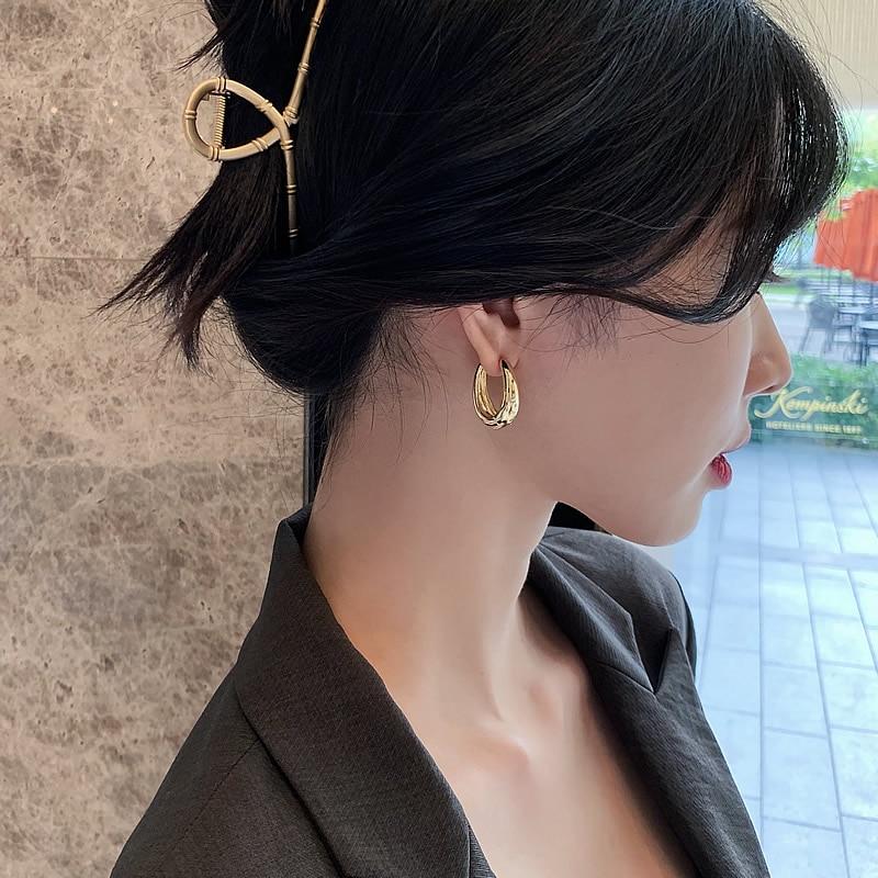 Latest Classic Copper Alloy Metal Smooth Metallic Hoop Earrings Woman Chic Fashionable Korean Jewelry Temperament Girl 'S Everyday Wear