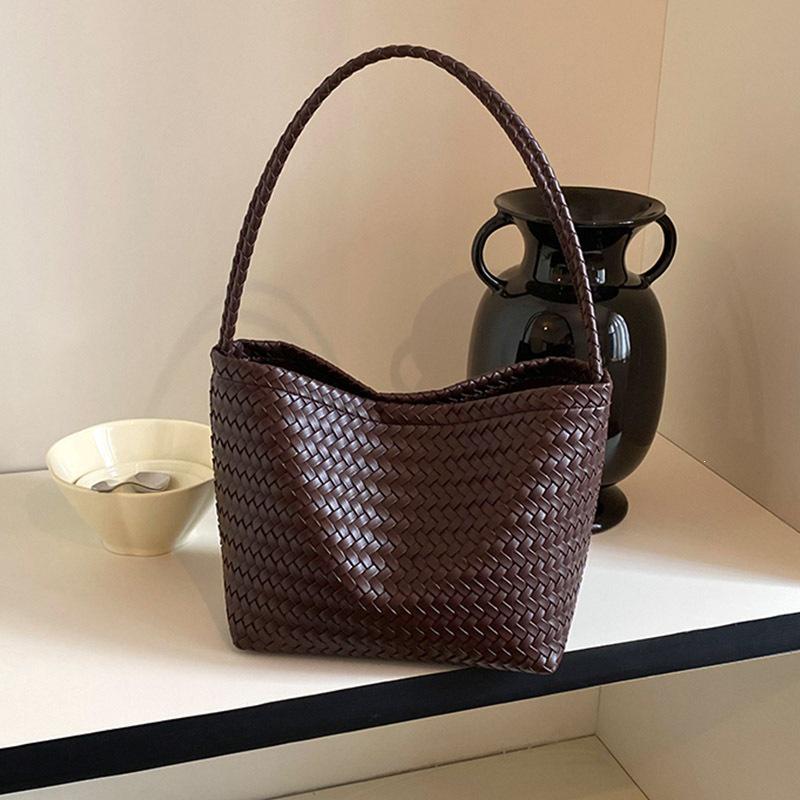 Stylish Korean Woven Underarm Bag – Trendy Mother-Child Shoulder Handbag for Casual Commute