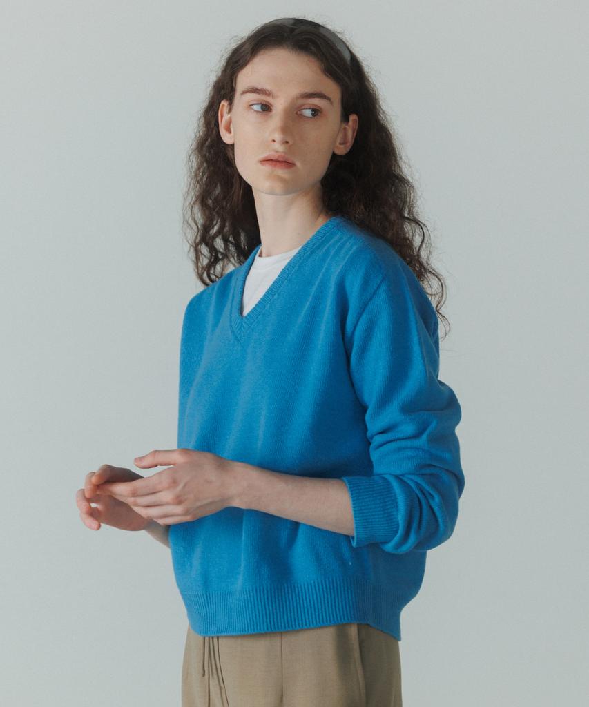 Yulago Vanilla V-Neck Knit