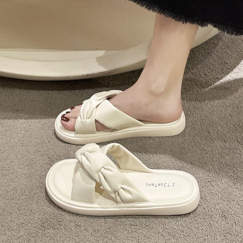 2025 New Women's Slippers Thick Sole Sandals Summer New Matsuda Versatile Fairy Style Anti Slip Soft Sole Beach Cross Slippers