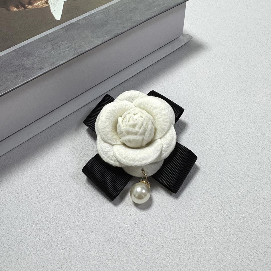 Designer's Rose-Scented Fabric Brooch Camellia Corsages with Elegant Ribbon Fashion Brooches for Women