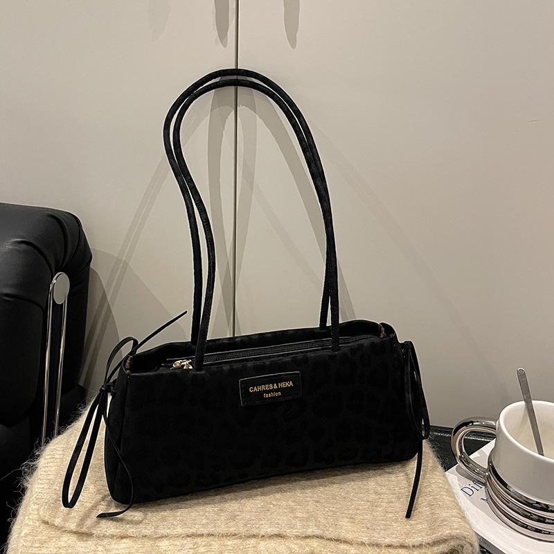 Unterarmtasche für Damen, Große Kapazität, Nischendesign, Hochwertiges Gefühl, Single-Shoulder Crossbody Baguette-Tasche