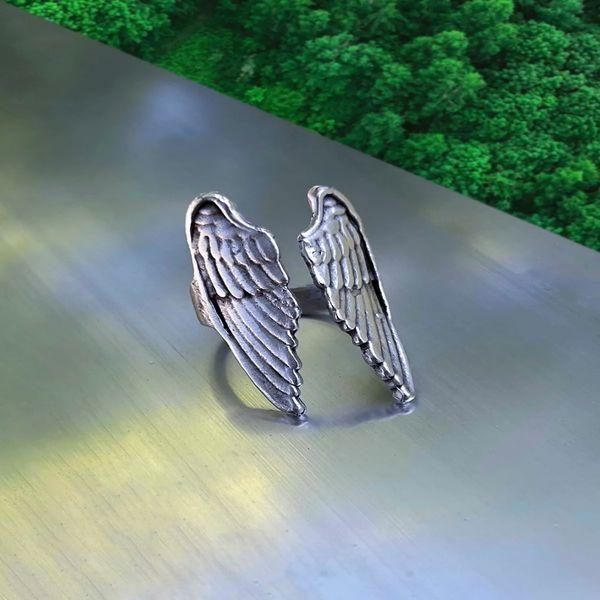 

Регулируемое посеребренное кольцо Saint Belisama Wing Model