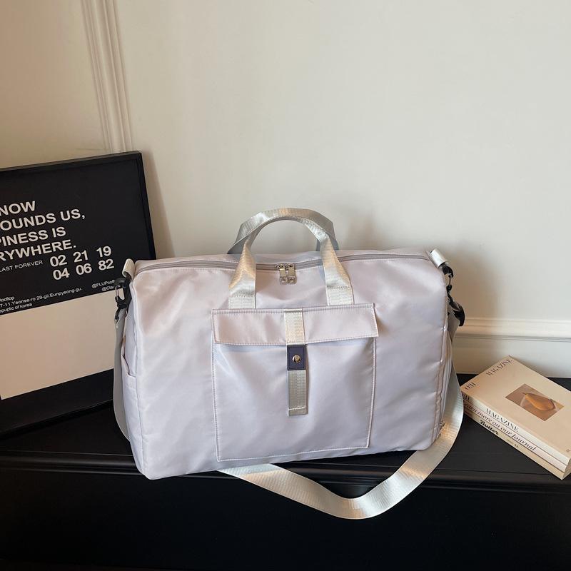 

Men s Nylon Duffel Bag Large Capacity Travel Tote with Shoulder Strap and Front Pocket серый
