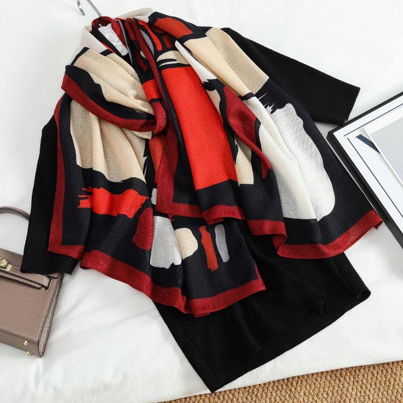 New women's print graffiti contrasting scarf scarf, fashionable autumn and winter thin shawl with sunscreen silk scarf