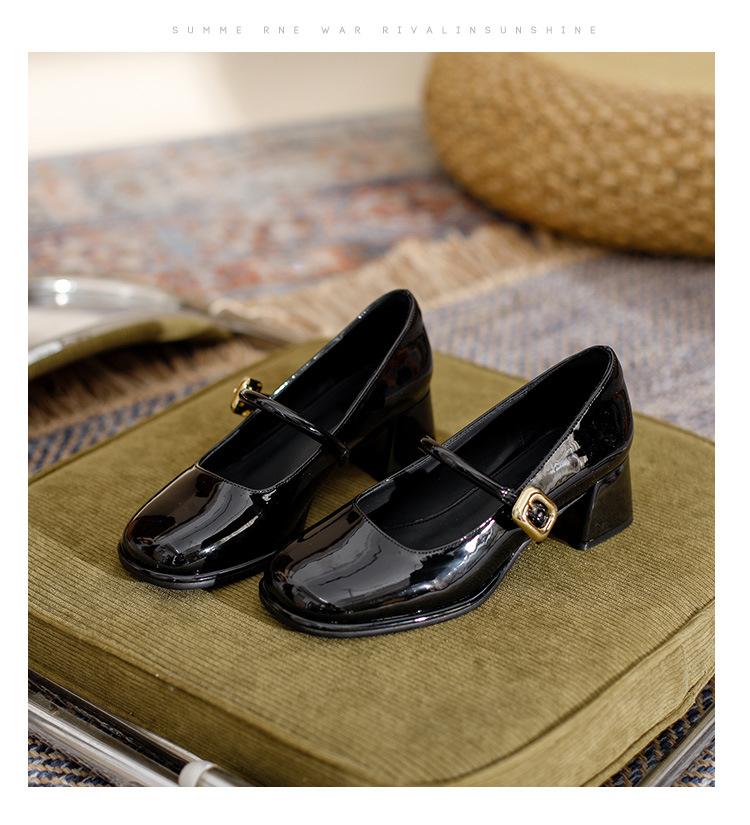 Vidēja augstuma papēžu Mary Jane kurpes 2025. gada pavasara jaunas princeses sudraba biezpapēžu ūdensnecaurlaidīgas platformas vienas kurpes sieviešu mazas sudraba kurpes