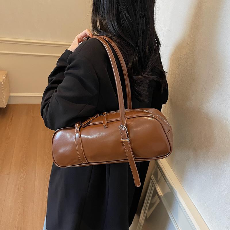 2025 autumn and winter new temperament high-end styling baguette bag trend large capacity fashion women's shoulder bag