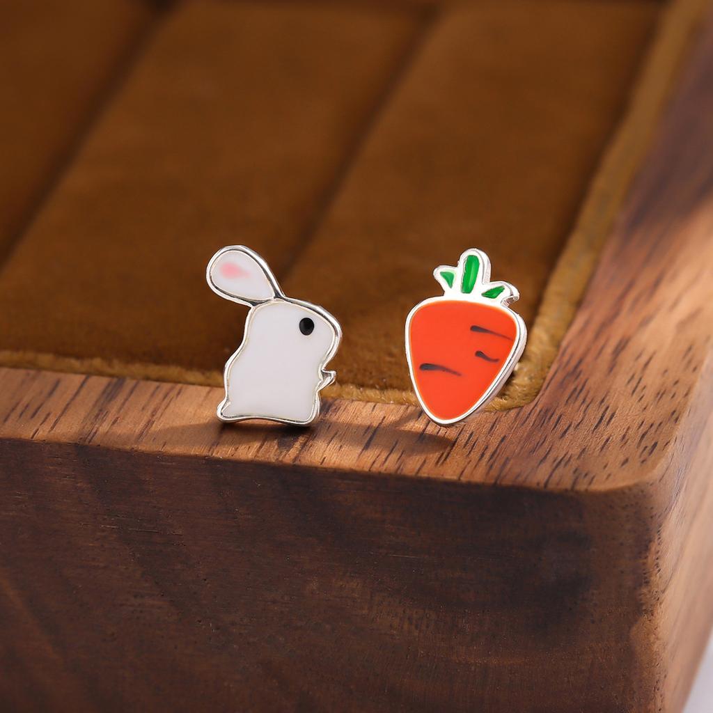 Fashiona Cute Rabbit Carrot 925 Silver Jewelry Personality Asymmetrical Sweet Earrings for Women E032