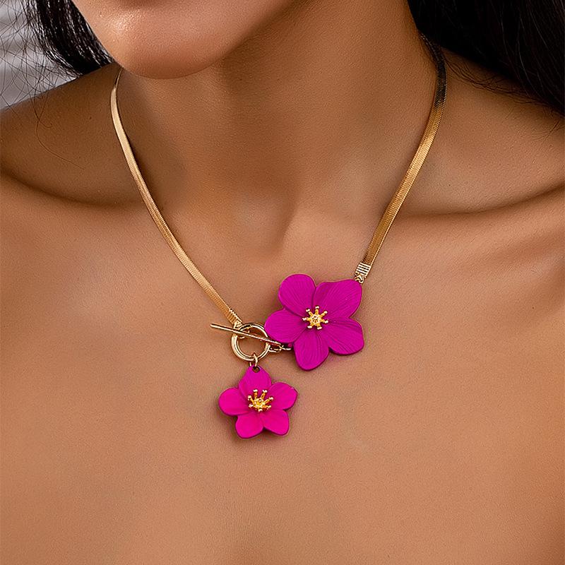 

European Light Luxury Floral Clavicle Necklace - Korean Style, Versatile Women s Accessory рожевий червоний колір