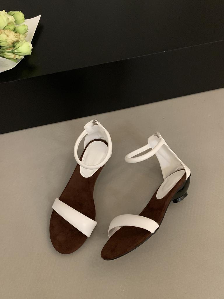 French niche design low-heeled sandals women's 2025 summer new leopard print open-toe one-word buckle strap Roman shoes