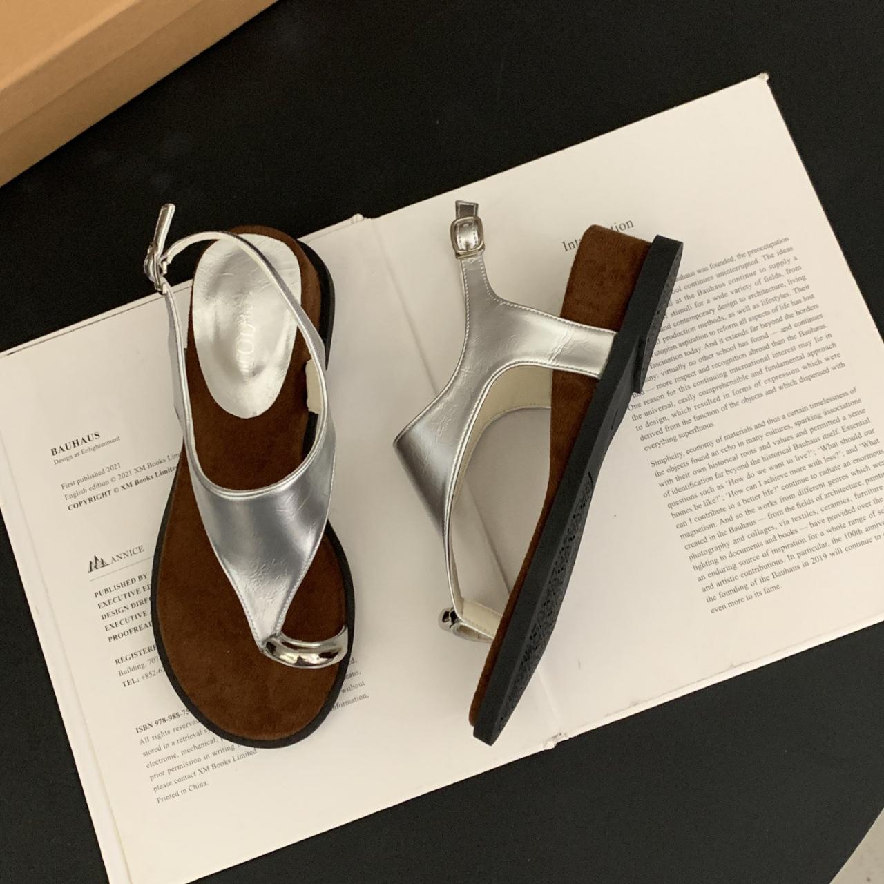 

Summer temperament new French Roman shoe cover toe slope heel metal buckle 2025 design niche platform sandals women 40 серебряный