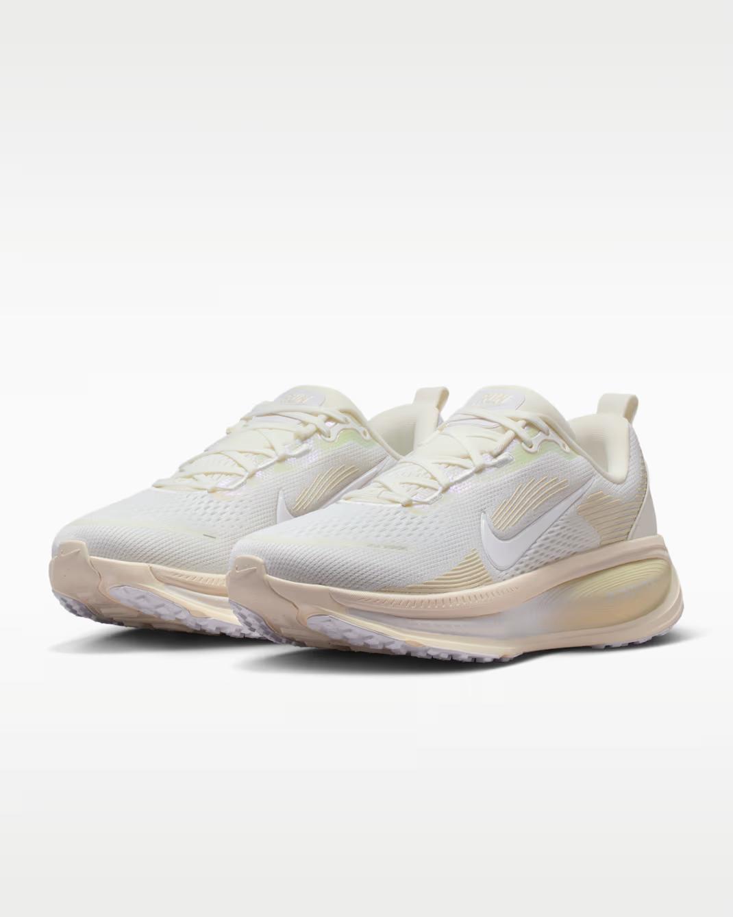 IO9915-100 Nike Vomero 18 Summit White Chalk Sea Glass (Women s) 10W