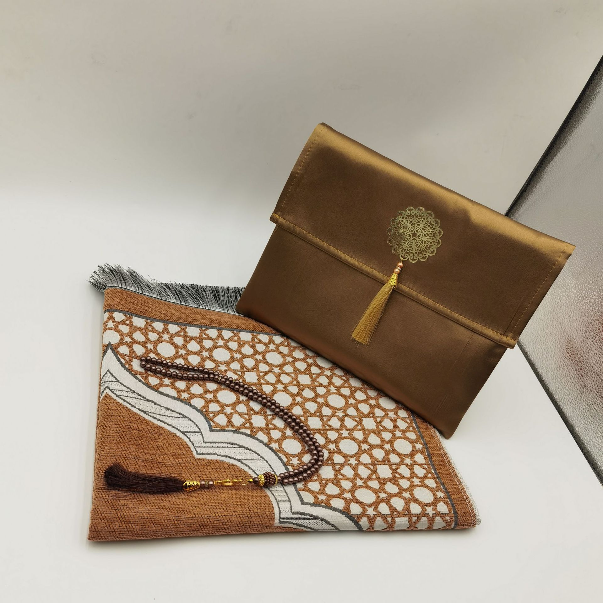 

Наборы ковриков для Рамадана Коврик с молитвенными бусинами Тканевый мешок Костюм Портативный молитвенный коврик Прямоугольное одеяло для поклонения Исламский мусульманский подарок 70x110cm