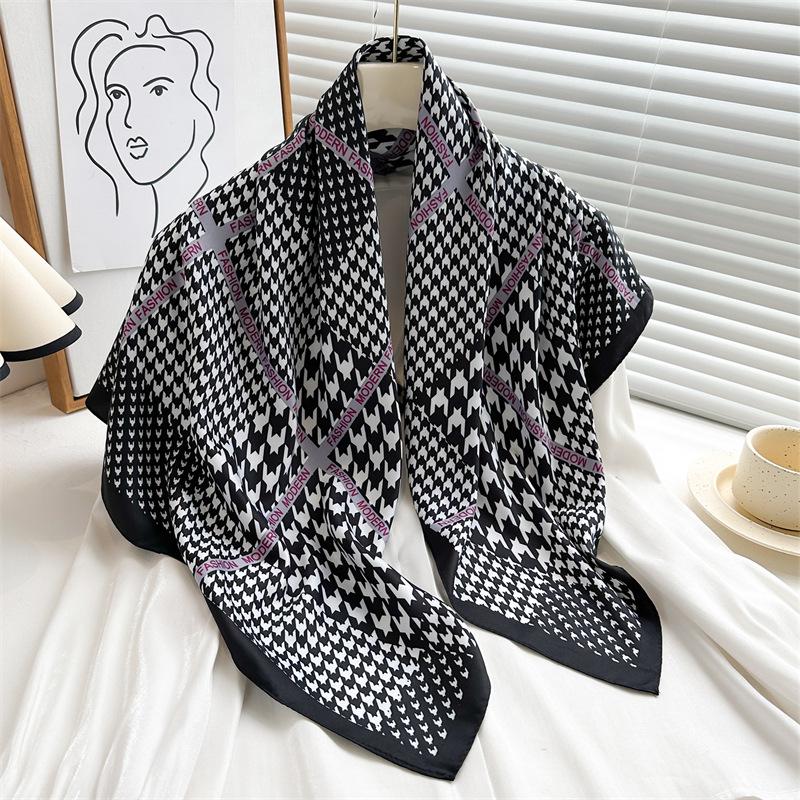 

Полосатый твиловый шелковый шарф: Большой квадратный платок и солнцезащитный дорожный головной платок - 90 см, идеально подходит для весны и осени 90x90cm