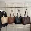 Leisure Large-capacity Commuter Tote Bag, Crossbody Bag with Shoulder Strap and Underarm Compartment