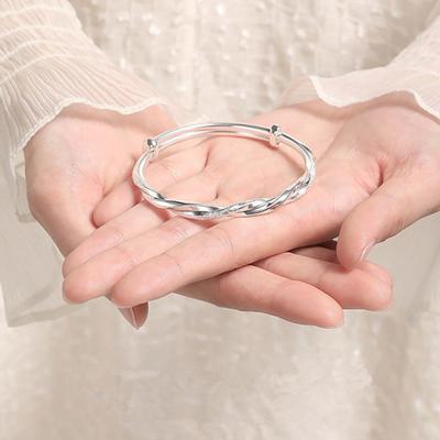 Gedrehtes Armband für Damen, doppellagig, glatte Oberfläche, Kupfer, versilbert, verstellbar, leichtes Design, besondere Anlässe, Geburtstage, Weihnachten