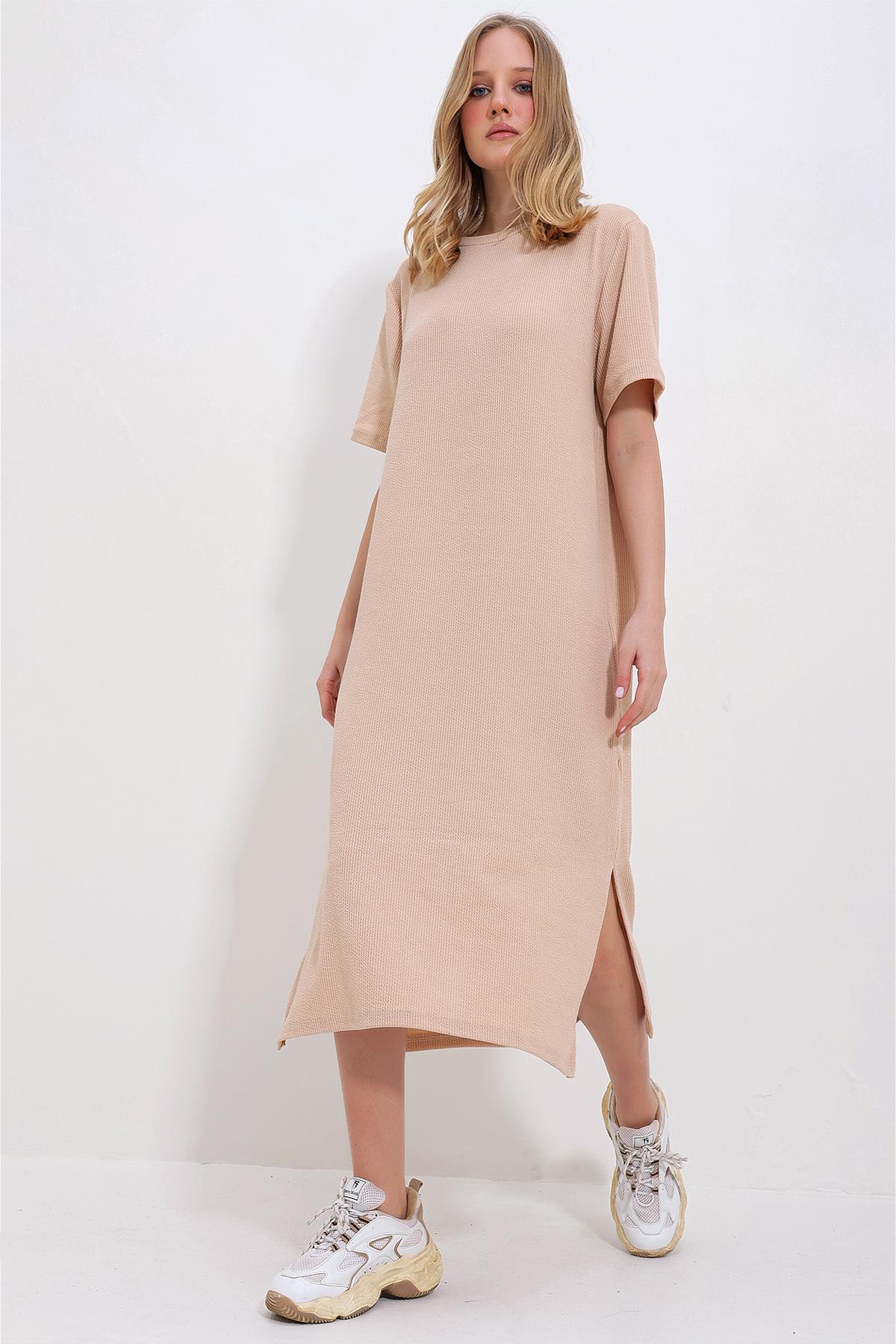 

Женское платье, новый сезон, модное бежевое базовое платье с круглым вырезом и боковыми разрезами Салоники, длина миди