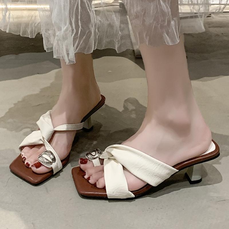 Fashion Gold Silver Thick Heels Sandals for Women Fashion Cross Band Square Toe Slippers 2025 Summer Plus Size Light Square Heeled Shoes