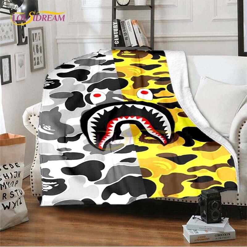 

Гарячий камуфляжний плед Bape Естетичні ковдри для ліжок Розмір Queen М яка постільна білизна Римський декор Покривало на ліжко Подарунок для фанатів Подорожі 150x200cm