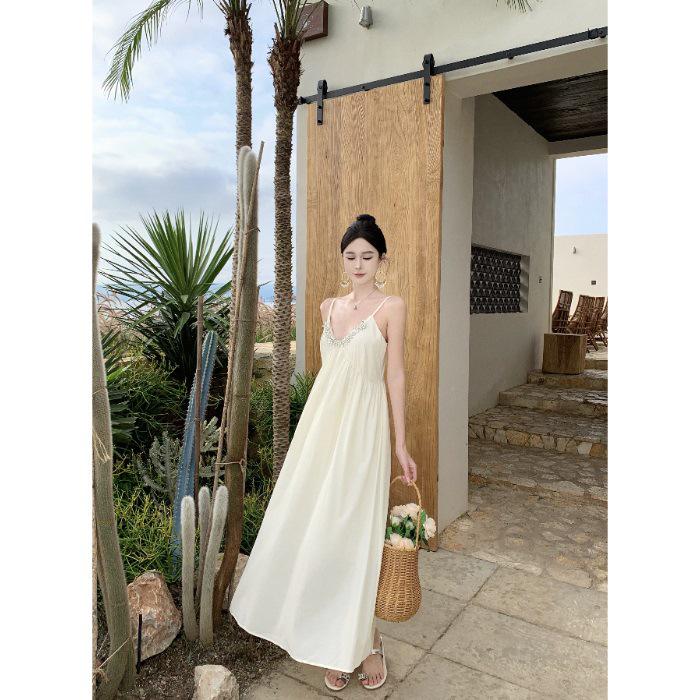 French Pure Desire Deep V-Neck Spaghetti Strap Dress: Elegant, Slimming, Fairy-like Vacation Outfit Medium абрикосовый