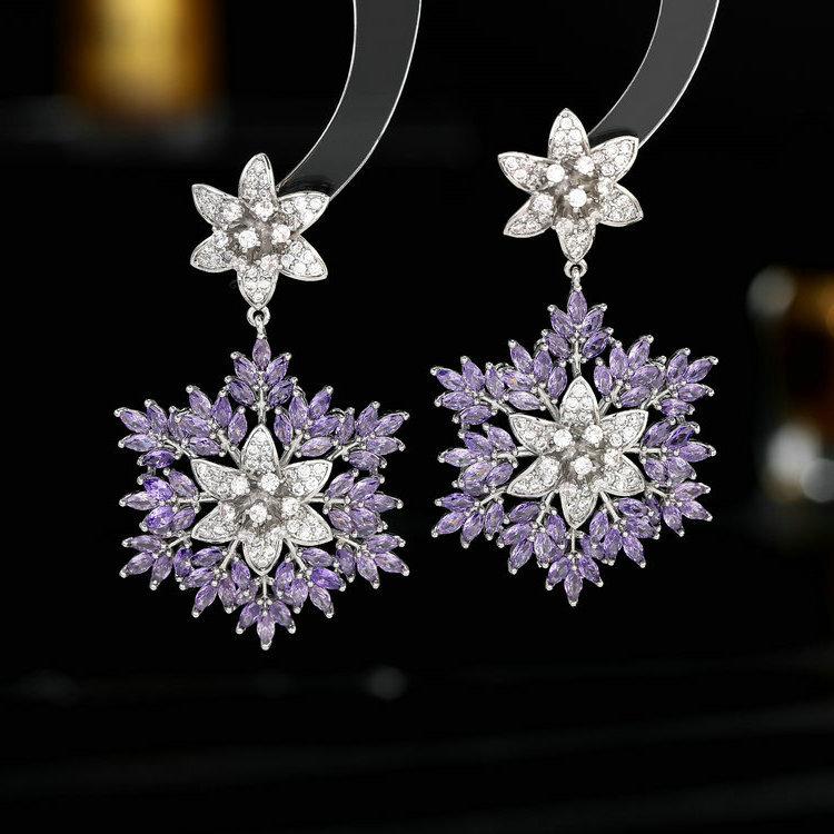 

Новые европейские и американские серьги с преувеличенной атмосферой для тяжелой промышленности, инкрустированные цветами из циркона, элитное банкетное платье со снежинками и серьгами фиолетовый