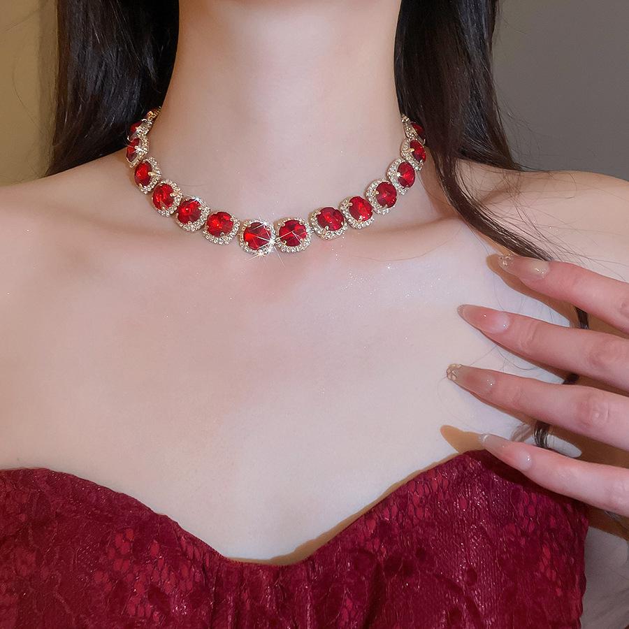 European-American Rhinestone Geometric Earring & Necklace Set: Exquisite High-End Clavicle Chain with Retro Flair.