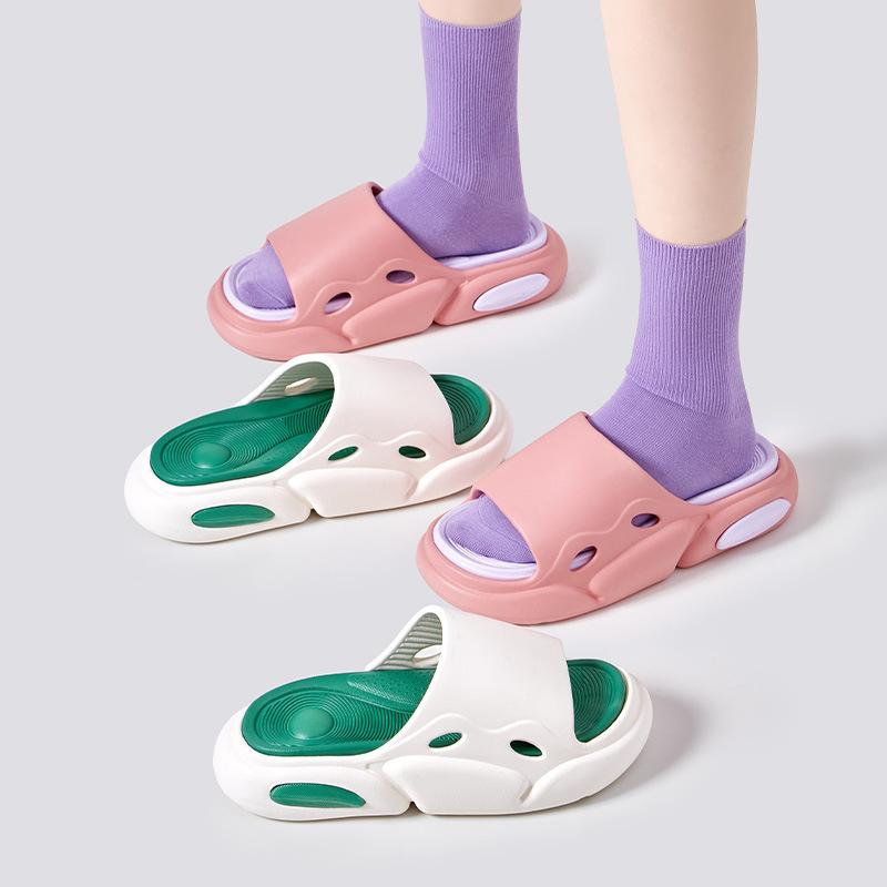 Thick-bottomed one-word slippers for women to increase their height in summer, outdoor trend, home couple stepping on shit slippers for men