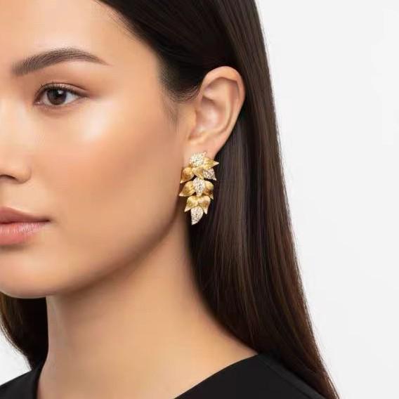 Elegant Rhinestone Leaf Stud Earrings for Women – Luxurious, Versatile Dangle Design