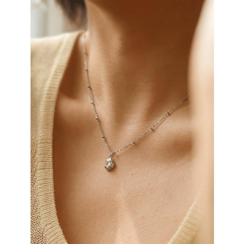 New irregular pendant, Japanese and Korean style necklace, exquisite pendant necklace.