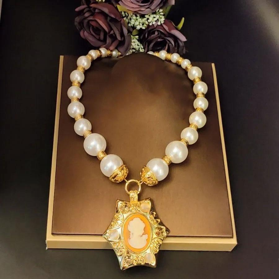 Vintage diamond-encrusted pearl necklace stud fashion set, retro natural light luxury copper plated with real gold