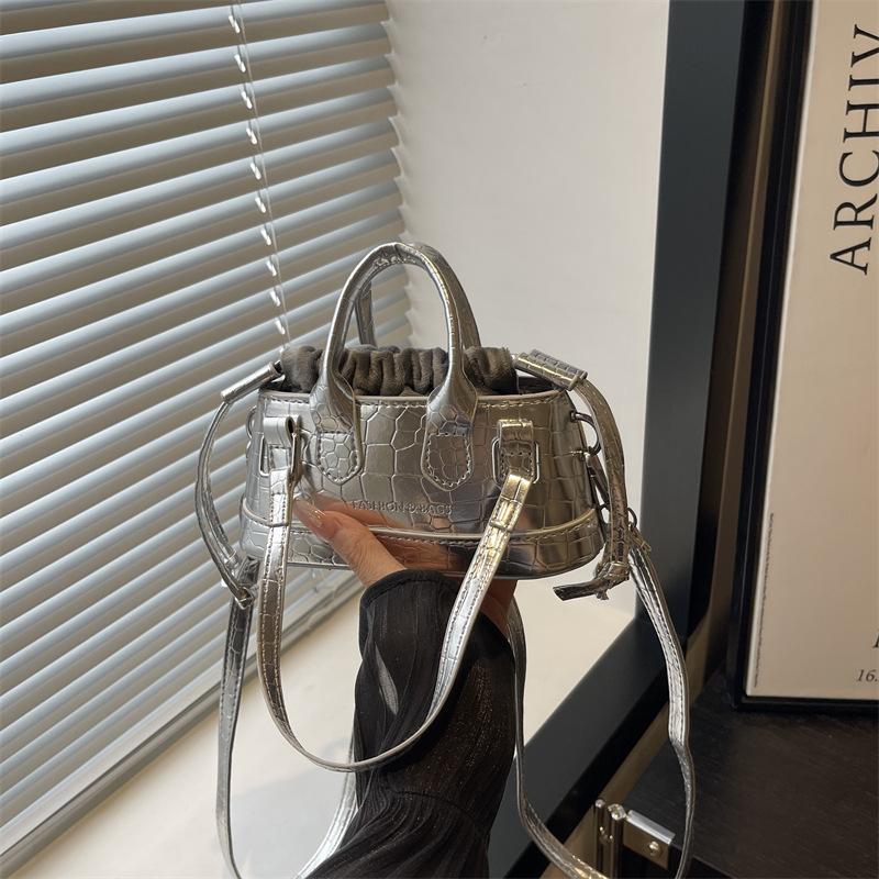 

Trendy textured bag Women s trendy portable mini bag Crocodile pattern fashionable versatile shoulder bag Crossbody bag серебряный