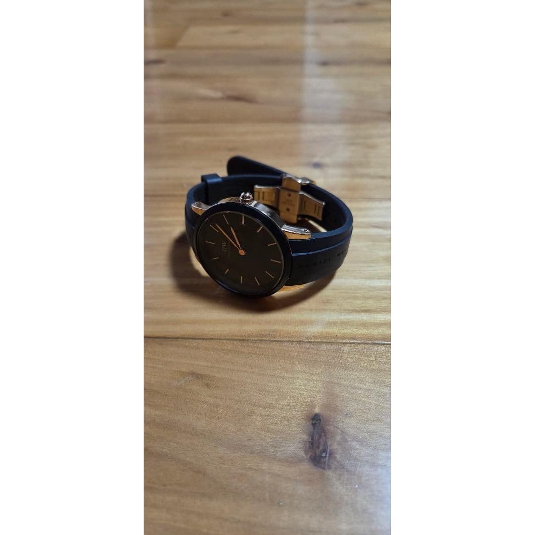 Used Daniel Wellington watch black gold