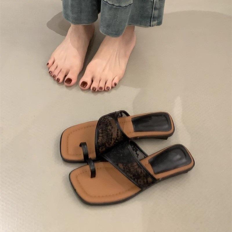 Cool slippers women's outer wear summer 2025 new French fashion casual beach lace thick heel pinch toe half drag