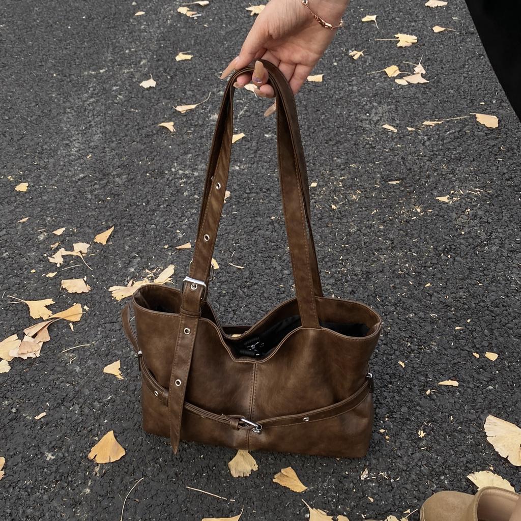Large capacity retro tote bag 2025 autumn winter new fashion shoulder bag versatile commuter underarm bag