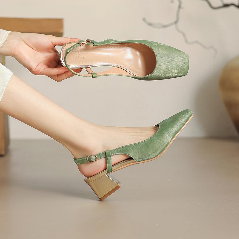 

New women s flat-soled sandals Korean version women s sandals foot cover bag head sandals color matching empty sandals rubber soft sole 39 зелёный