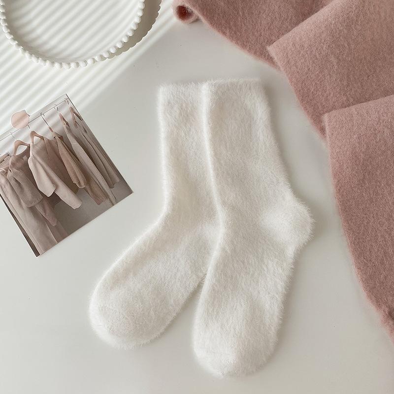 Mink Fleece Socks for Women, Warm and Non-freezing Feet in Autumn and Winter, Sleep Socks with Heart Embroidery and Fleece, Versatile Socks