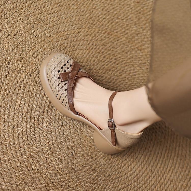 2026 Summer Retro Round Head Thick Bottom Hollow Women's Sandals Fashionable Slimming and Height Increasing Hollow Breathable Sandals for Women