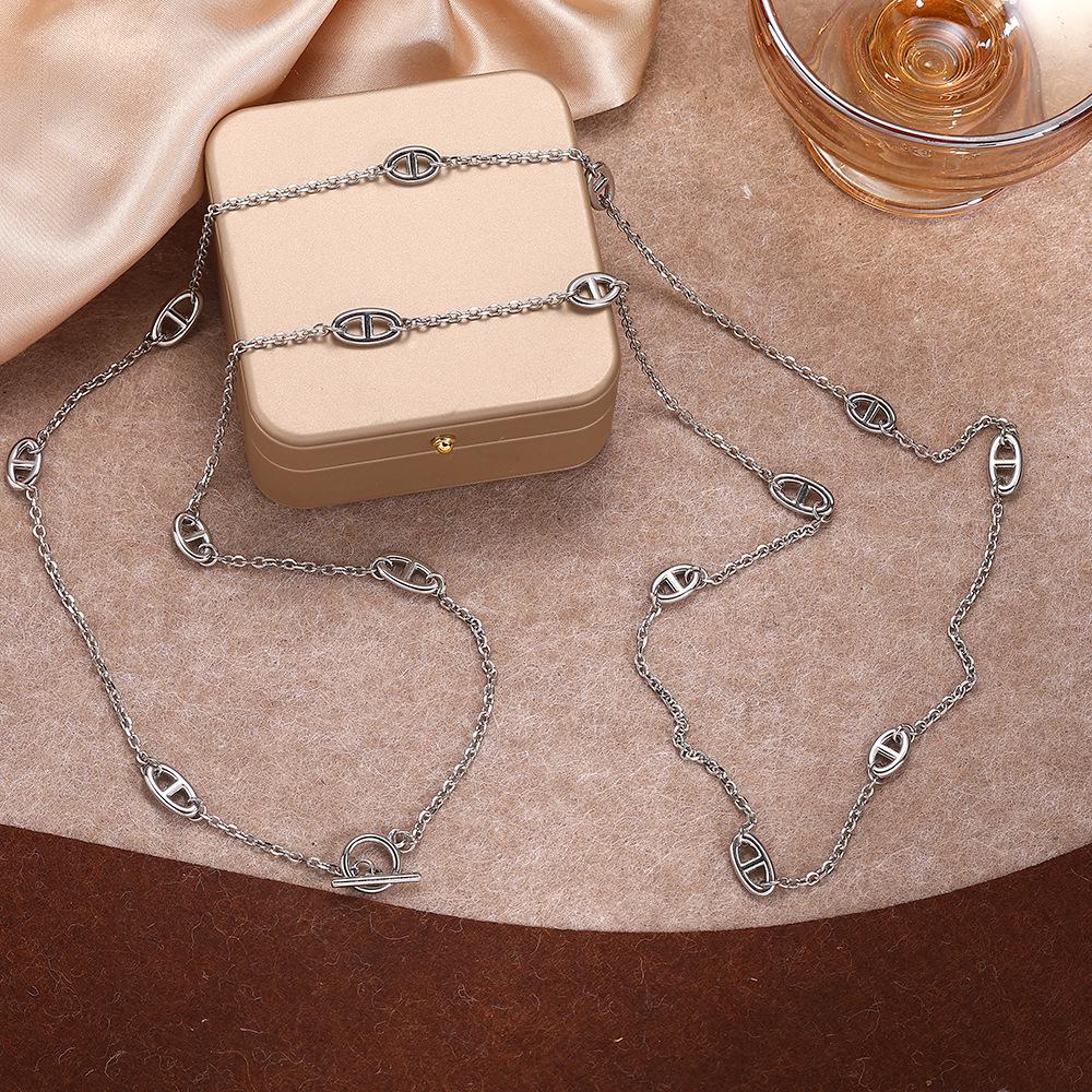 Versatile Light Luxury Titanium Steel Women's Necklace with OT Buckle - Long Chain Pig Nose Design Temperament Accessory.